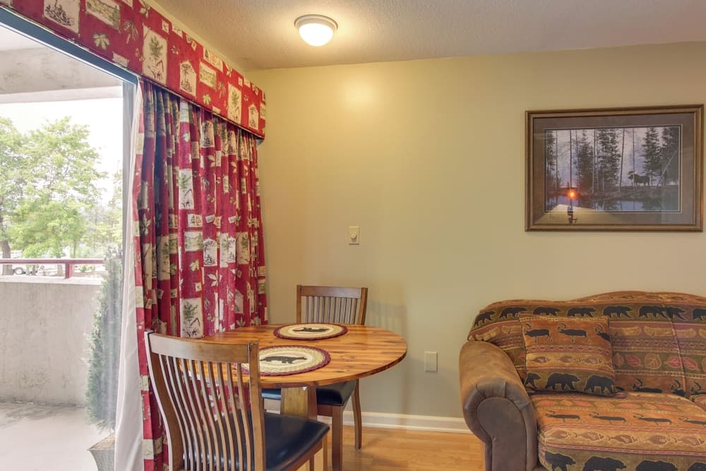 Bear-sighting Condo: Walk to Downtown Gatlinburg!