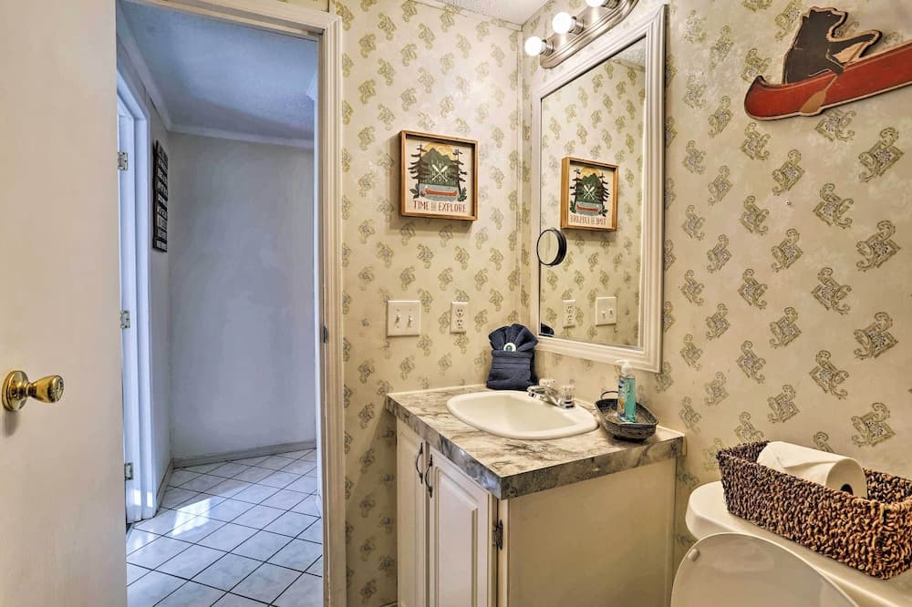 Broken Bow Home: 2 Mi to Beavers Bend State Park