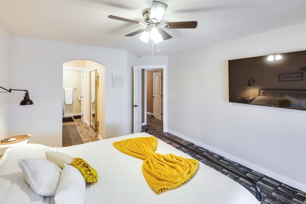 Bullhead City Oasis w/ Fire Pit + Mtn View!