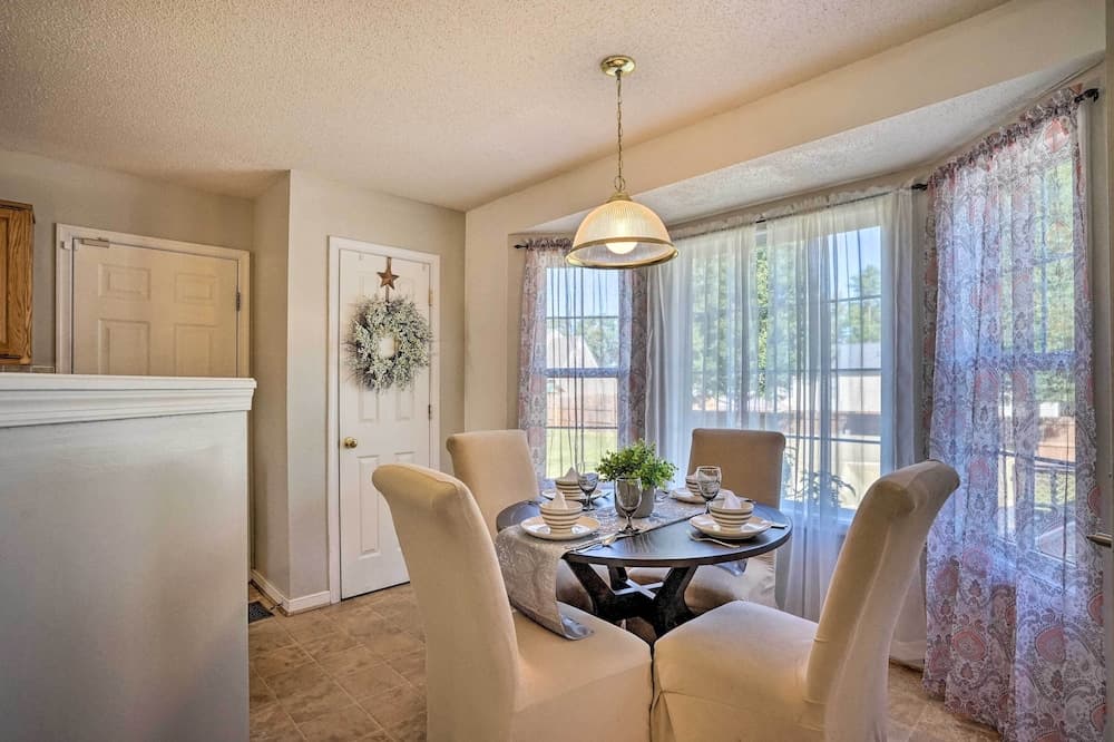 Sandston Home w/ Private Pool ~ 9 Mi to Richmond!