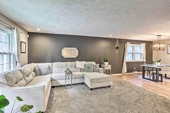 Cozy Omaha Home: Walk to Dining, Pets Welcome