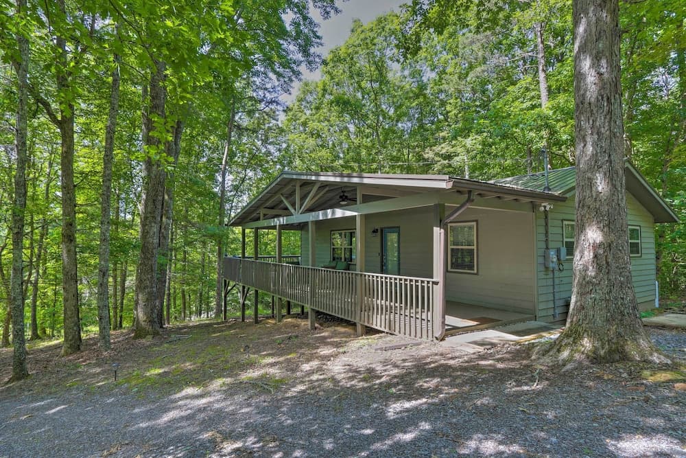 Scenic Murphy Escape With Hot Tub & Fire Pit!