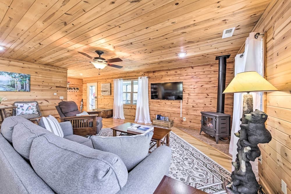 Scenic Murphy Escape With Hot Tub & Fire Pit!