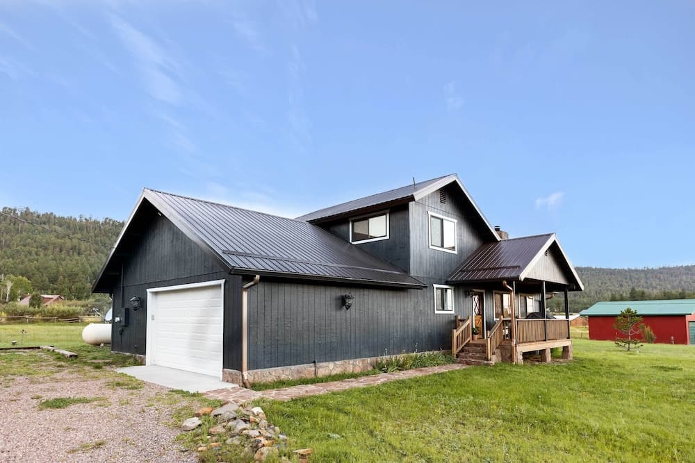 'whispering Hollow Lodge' on Greer Main St!