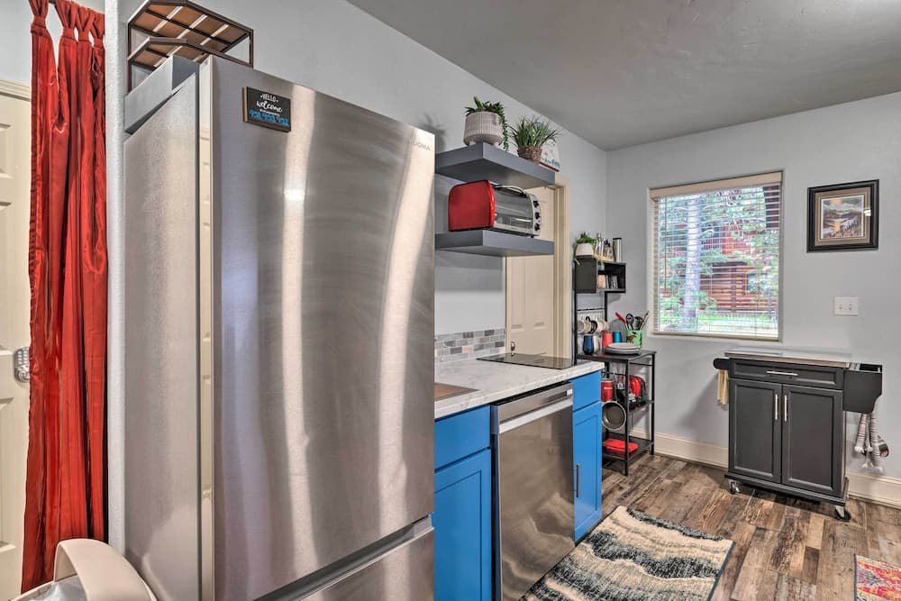 Rustic Mccall Cabin w/ Private Hot Tub & Deck!