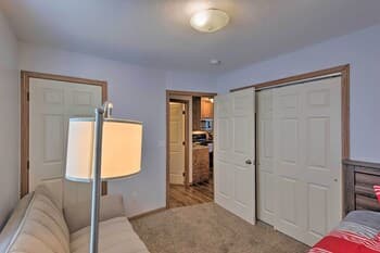 Cozy Cedar Rapids Pad - 2 Blocks to Mercy Care!
