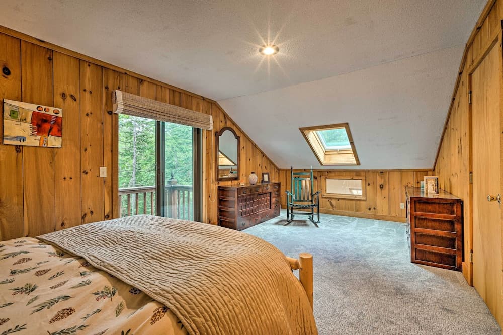 Spacious Dover Home w/ Sauna < 5 Miles to Ski!