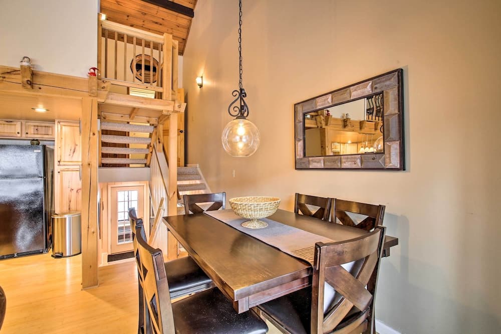 Updated Loon Townhome w/ Mtn Views & Ski Shuttle!