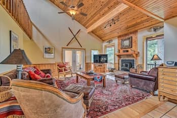 Spacious Retreat < 5 Mi to Angel Fire Resort!