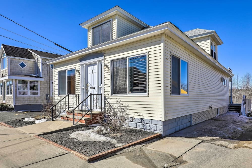 Old Orchard Beach Apartment - Quick Walk to Beach!