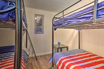 Serene Emerald Lakes Escape w/ Deck & Large Yard!