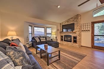 Mountain Getaway w/ BBQ - 5 Mins to Hike & Golf!