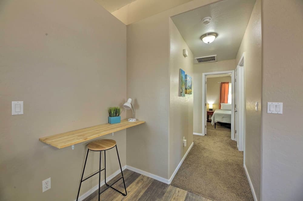 Fenced Yard, Fire Pit: Quiet Show Low Home!