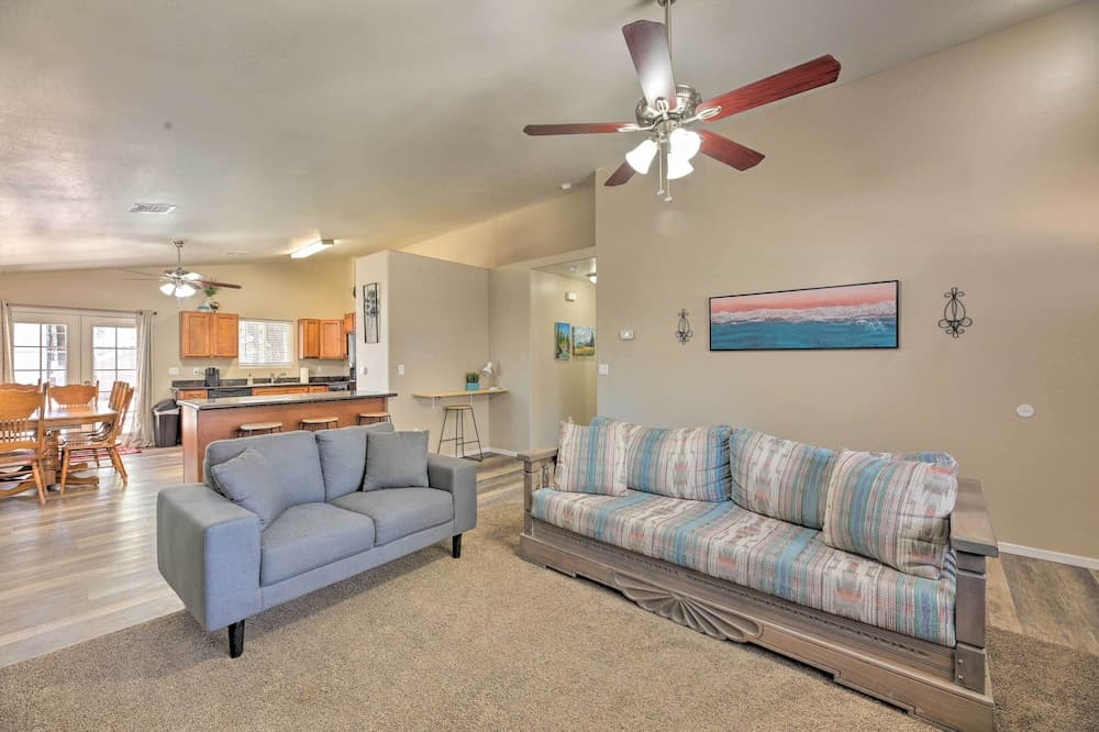 Fenced Yard, Fire Pit: Quiet Show Low Home!