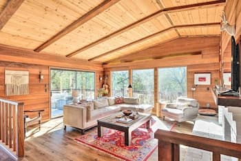 Groveland Cabin w/ Outdoor Perks & Game Room