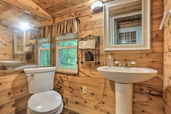 Big Bass Lake Cozy Ranch Cabin w/ Fire Pit!