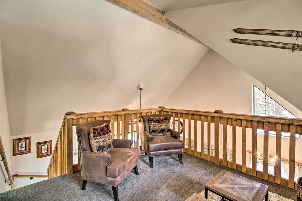 2 Mi to Fool Hollow Lake: Wooded Cabin w/ Fire Pit