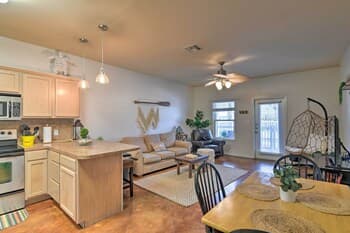 Relaxing & Modern: Poolfront Family Townhome!