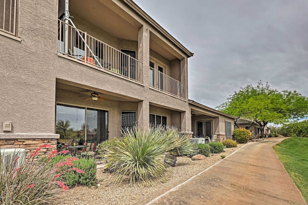 Golf Course View & Pool Access: Gold Canyon Gem