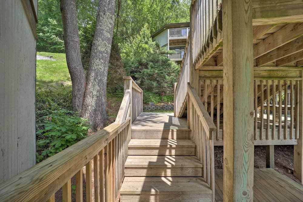 Banner Elk Condo ~ 4 Mi to Sugar Mountain Resort!