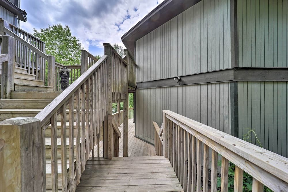 Banner Elk Condo ~ 4 Mi to Sugar Mountain Resort!