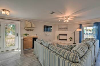 Spacious Abode, Walk to Perdido Key Beach!