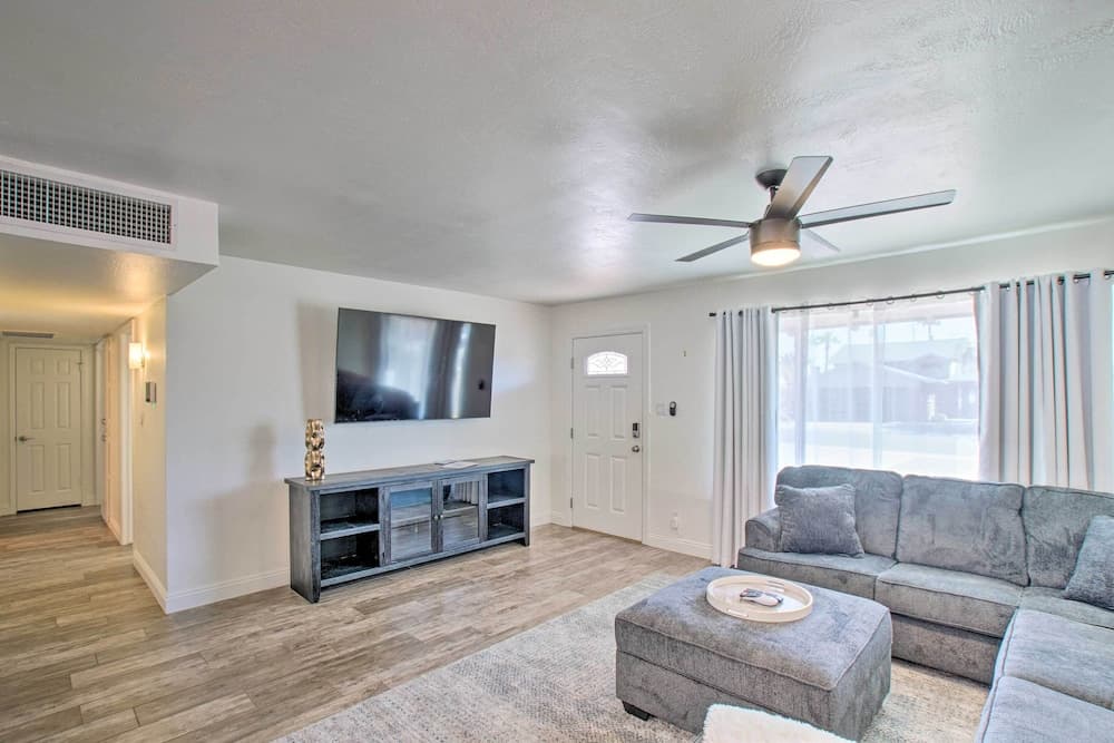 Stylish Scottsdale Oasis Close to Old Town!
