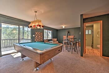 Airy Pine Escape w/ Pool Table, Near Hiking!