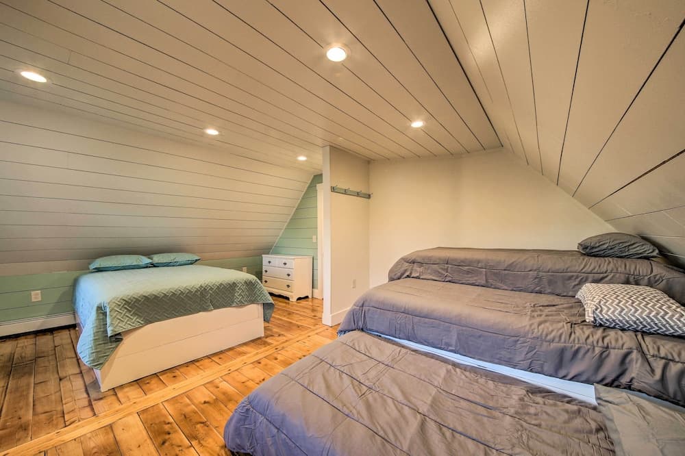 Riverfront Coastal Escape With Deep Water Dock!