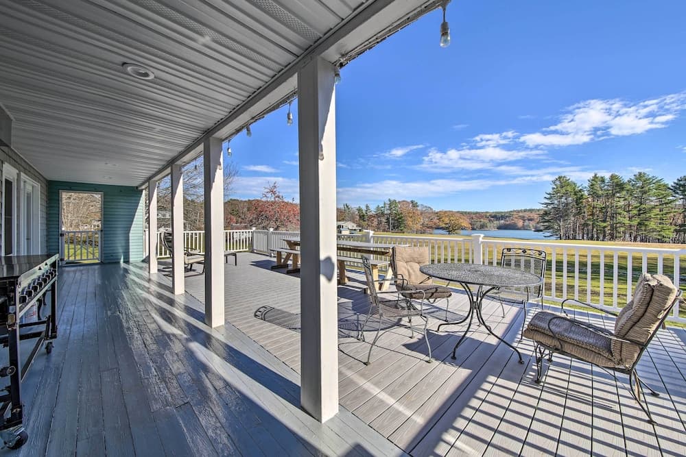 Riverfront Coastal Escape With Deep Water Dock!