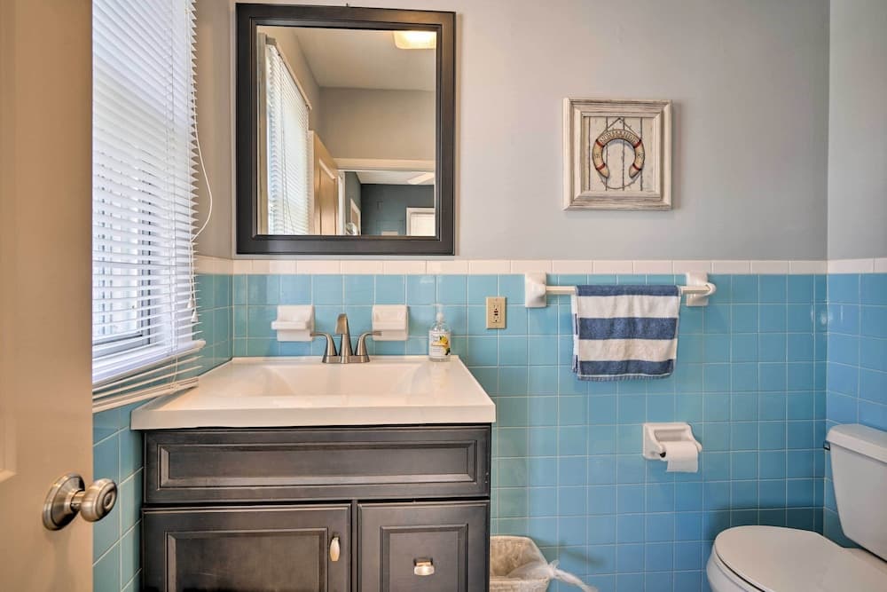 Charming Ocean City Townhome: Walk to Beach!