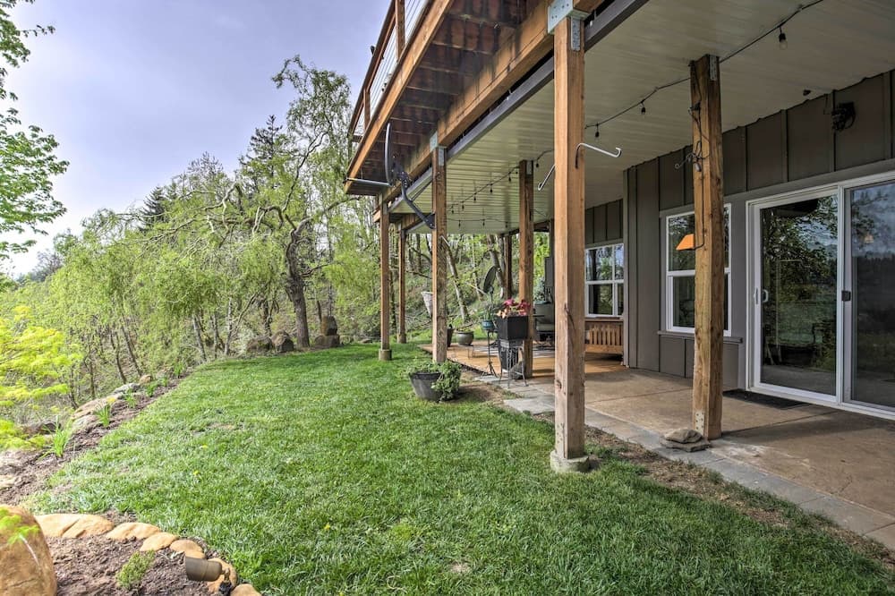 Lovely Canyon View Apartment w/ Patio & Yard