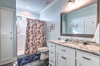 Luxe Spacious Stilted Home W/kayaks: Walk to Beach