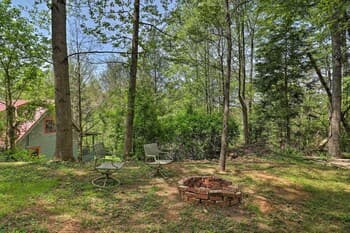 Cozy Cabin w/ Mtn Views, - 7 Mi to Weaverville!