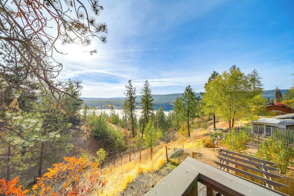 Nine Mile Falls Hideaway: Scenic Retreat on River