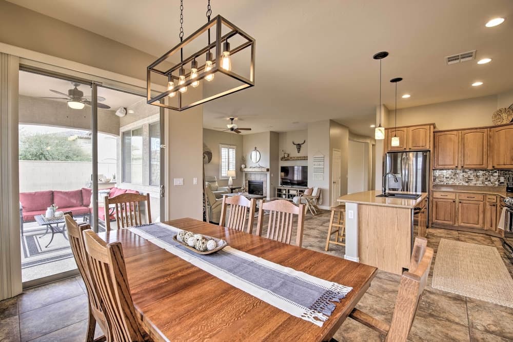 Game Room & Pool: Stylish Goodyear Home!