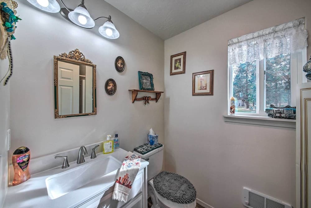 Pet-friendly Libby Cottage w/ Mountain Views!