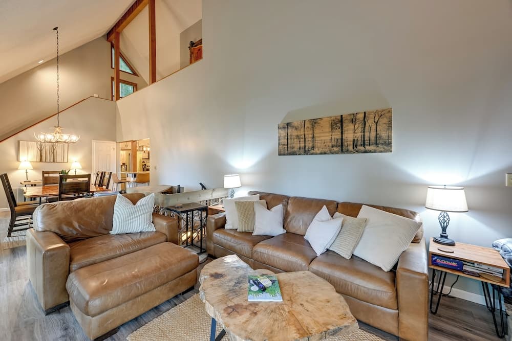 Sapphire Valley Cabin w/ Private Mountain Views!