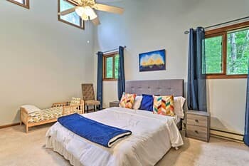 The Hideout Cottage w/ Access to Lakes & Ski Slope