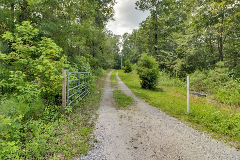 3 Mi to Little River Canyon: Scenic Alabama Cabin