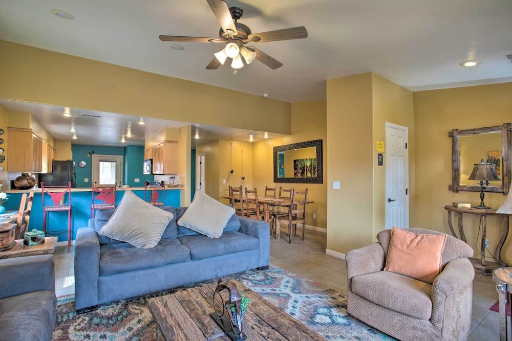 Modern Moab Townhome With Shared Pool & Hot Tub!