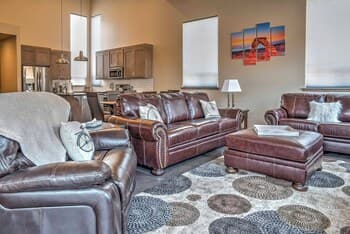 Upscale Moab Home w/ Redrock Views+hottub & Patio