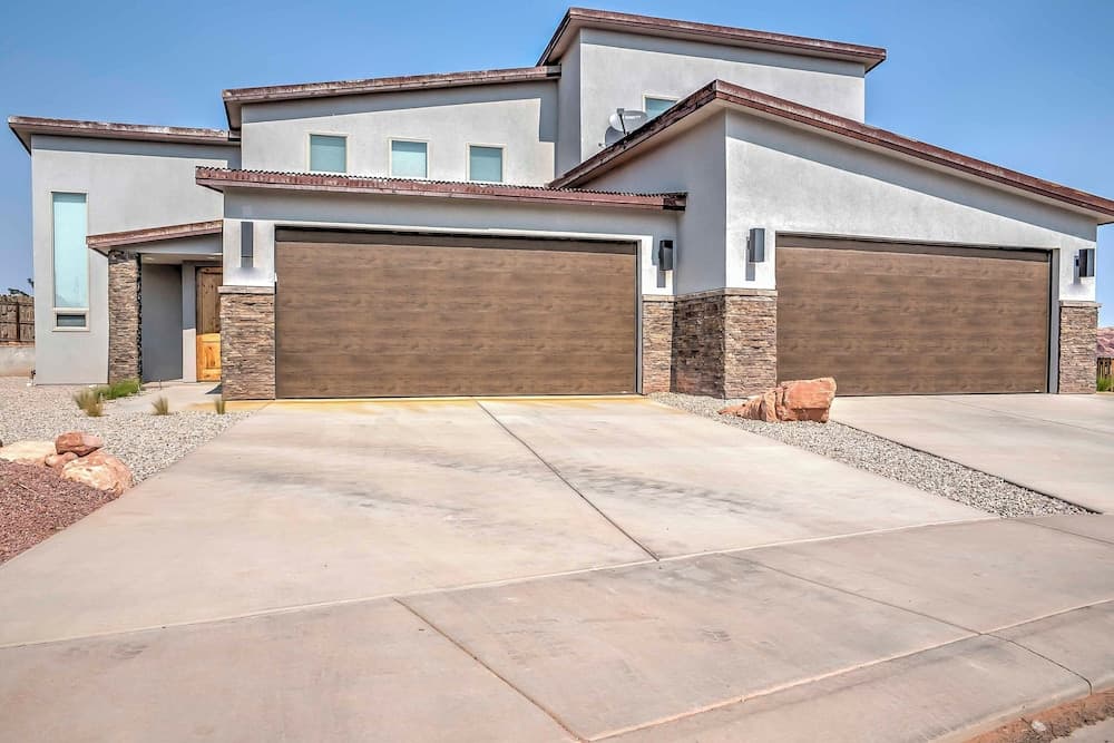 Upscale Moab Home w/ Red Rock Views & Hot Tub