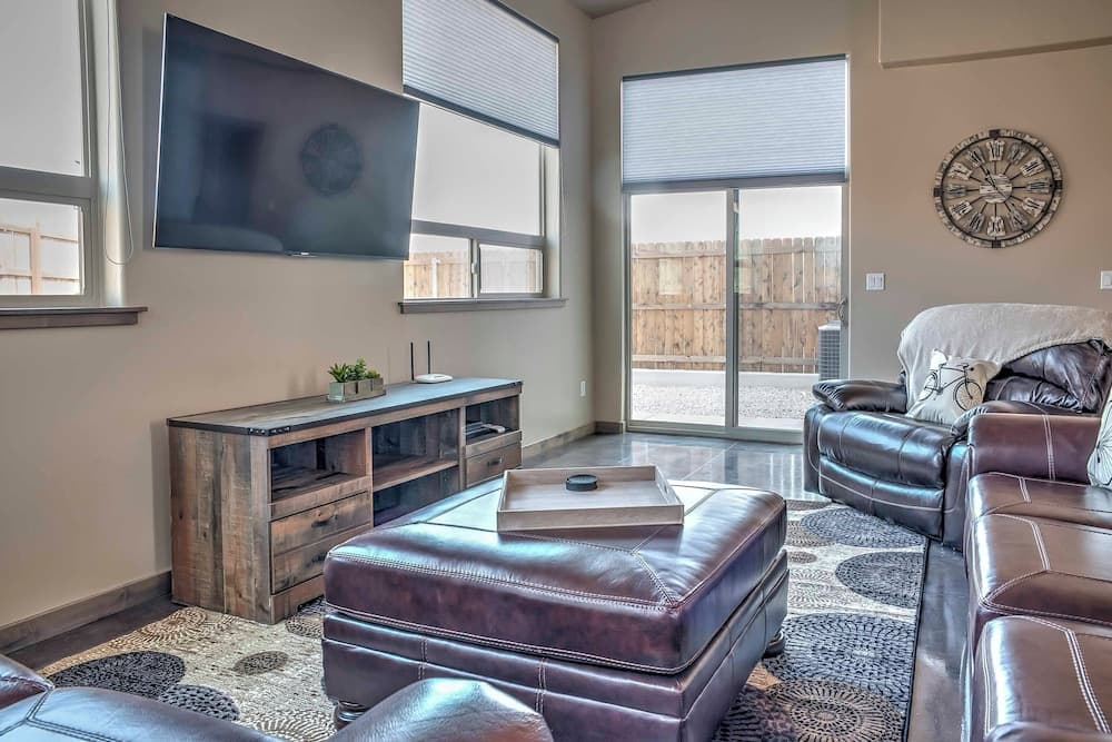 Upscale Moab Home w/ Red Rock Views & Hot Tub