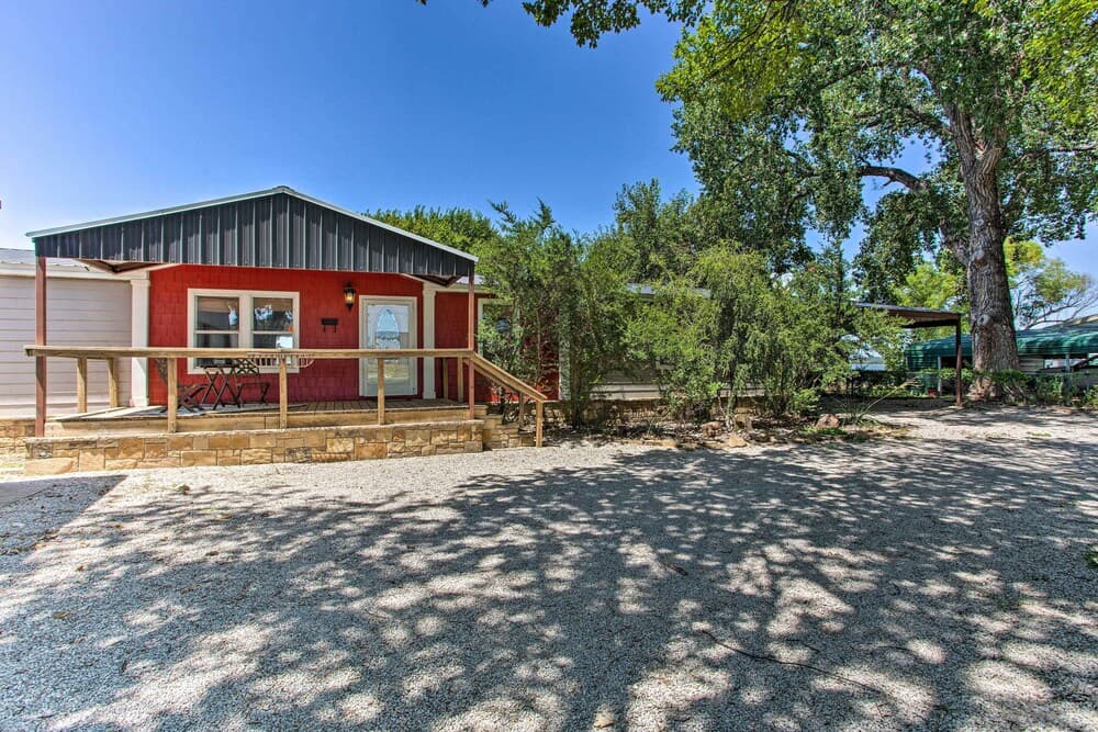 Lakefront Retreat w/ Pier, Bar Hut & Fireplace!