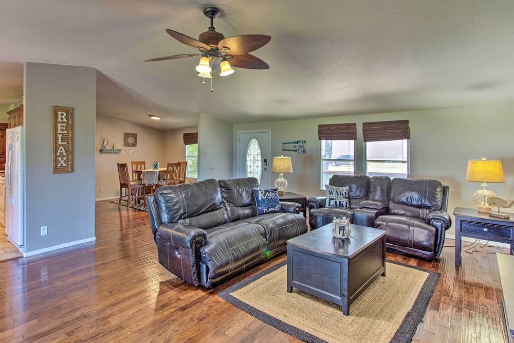 Lakefront Retreat w/ Pier, Bar Hut & Fireplace!