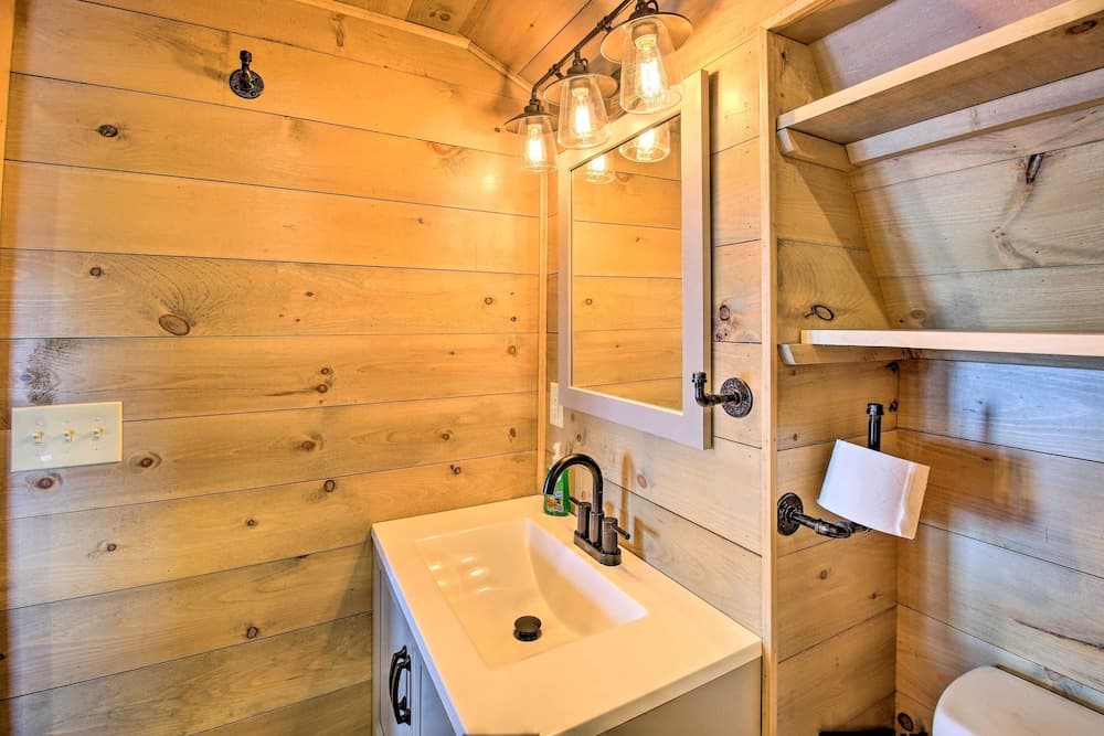 Sebago Lake Haven: Water Views, Steps to Shoreline