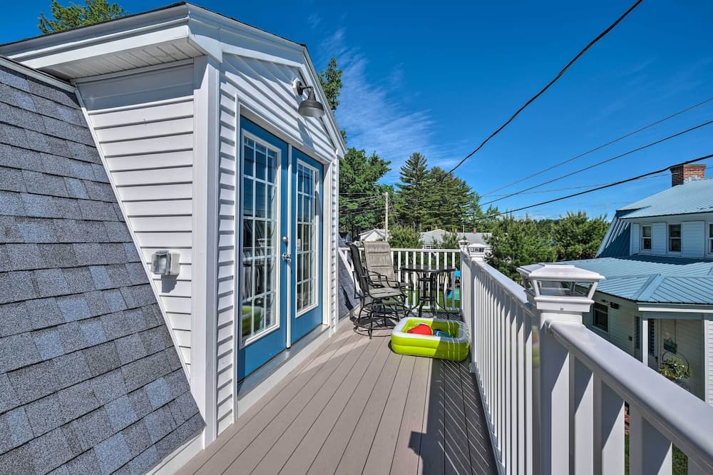 Sebago Lake Haven: Water Views, Steps to Shoreline