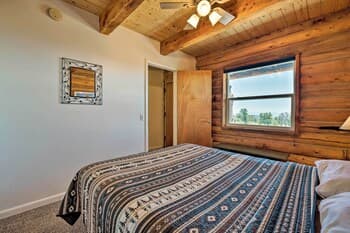 Pet-friendly Moab Cabin w/ Mtn Views & Bbq!