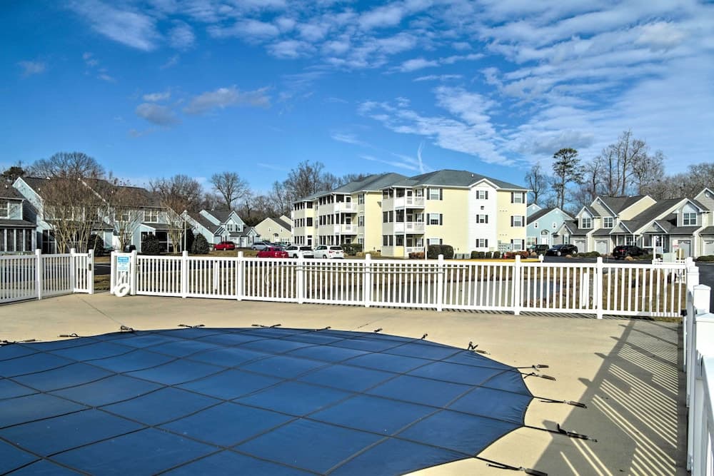 4 Mi to Ocean: Lewes Beach Condo w/ Screened Porch